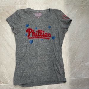 • chic velvet phillies top •